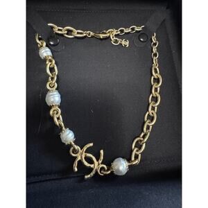 100% Authentic CHANEL CC LOGO 13A w/ Baroque Pearls And Charm